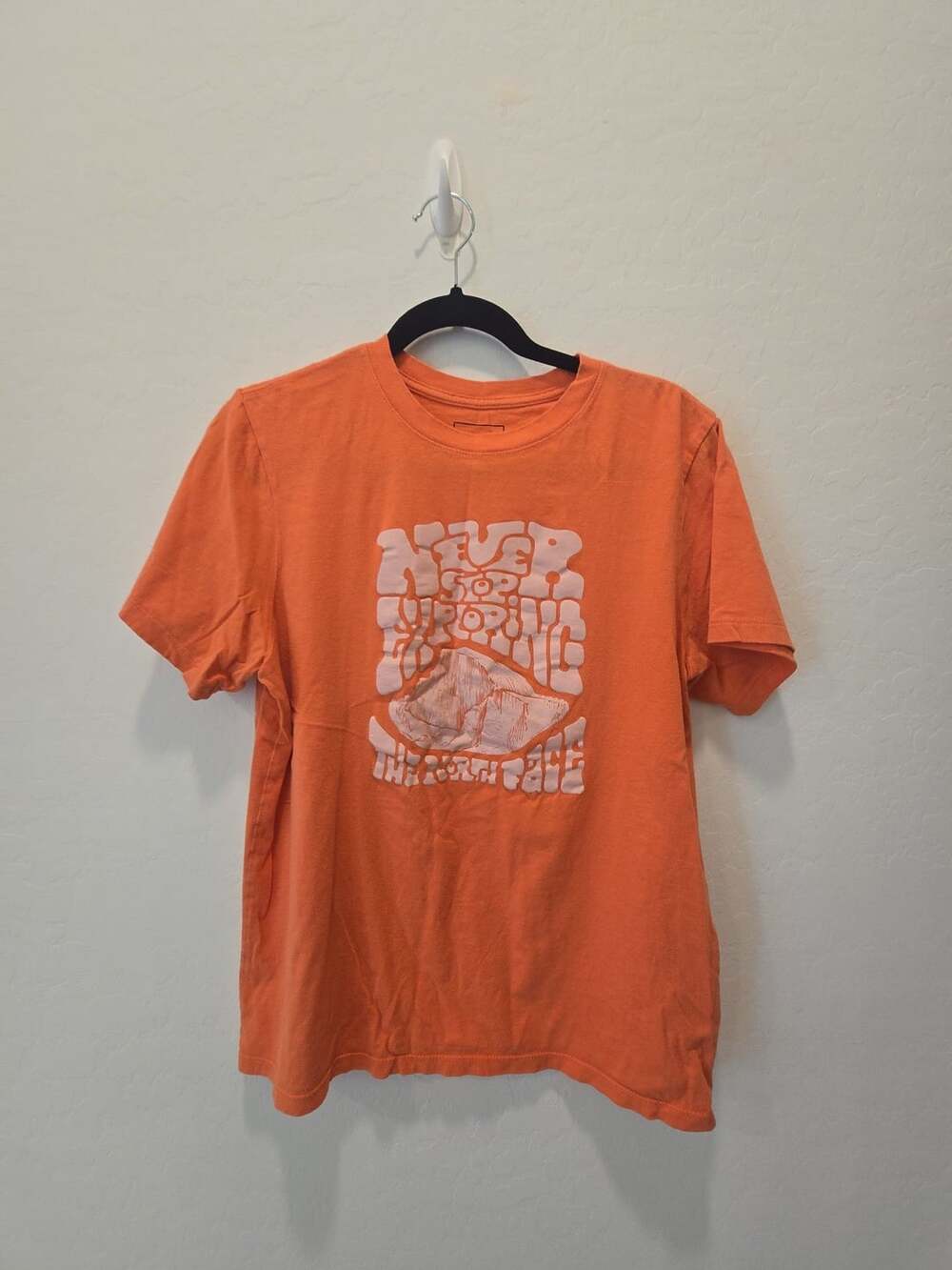The North Face Graphic T-Shirt Size L Orange Never Stop Exploring